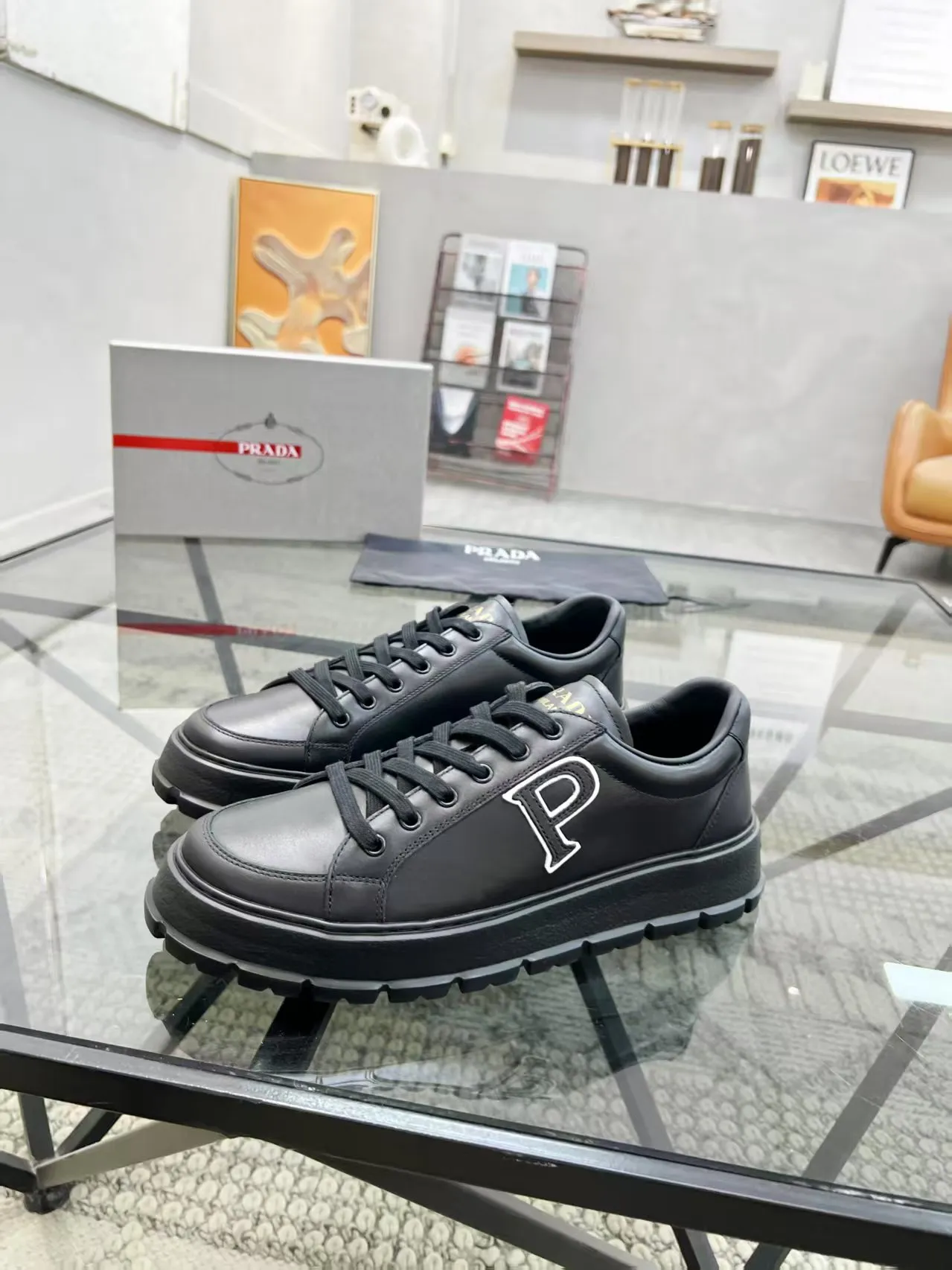 Men's Men's Shoes 💰440 [New Style] 🎍🎍Prada Prada's new men's leather sneakers, the highest version on the market, any comparison is welcome🆚! The original leather has excellent texture and is super high-end! Fetal sheep net lining imported from Italy, removable pad! Luxurious materials and fine workmanship, highly recommended! Code: 38-44 (45 can be customized